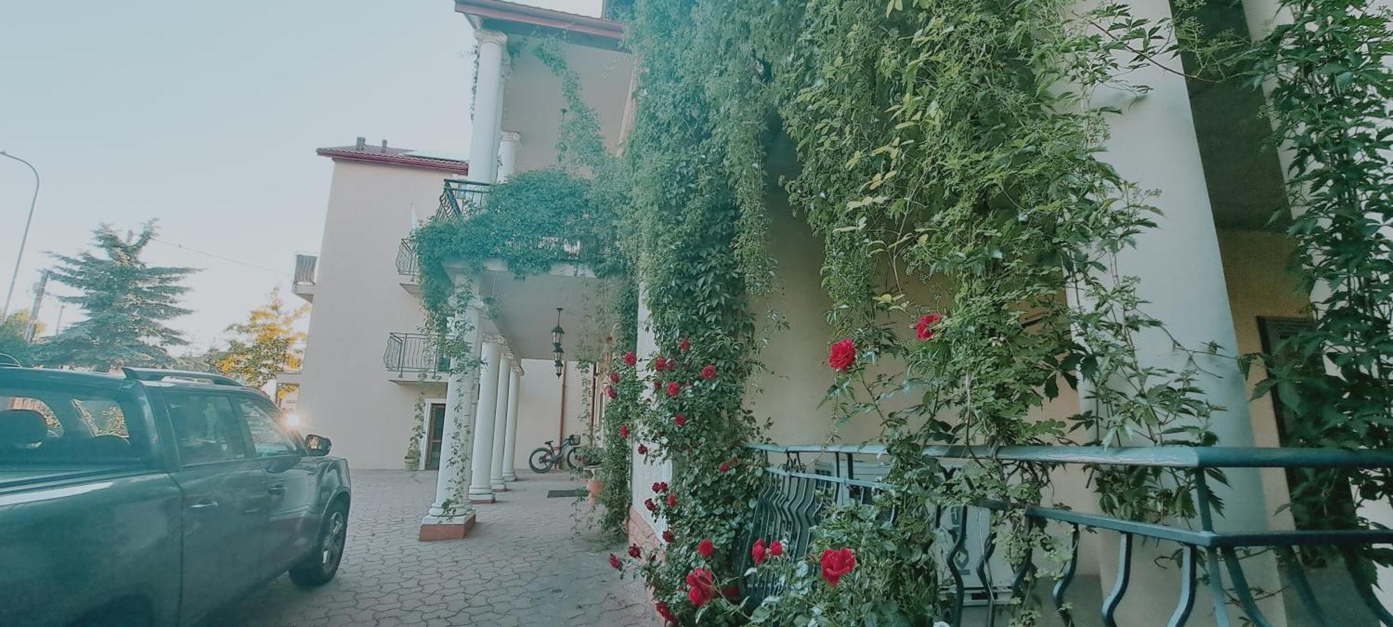 Hotel Rezydencja Rosa Przemyśl Kültér fotó